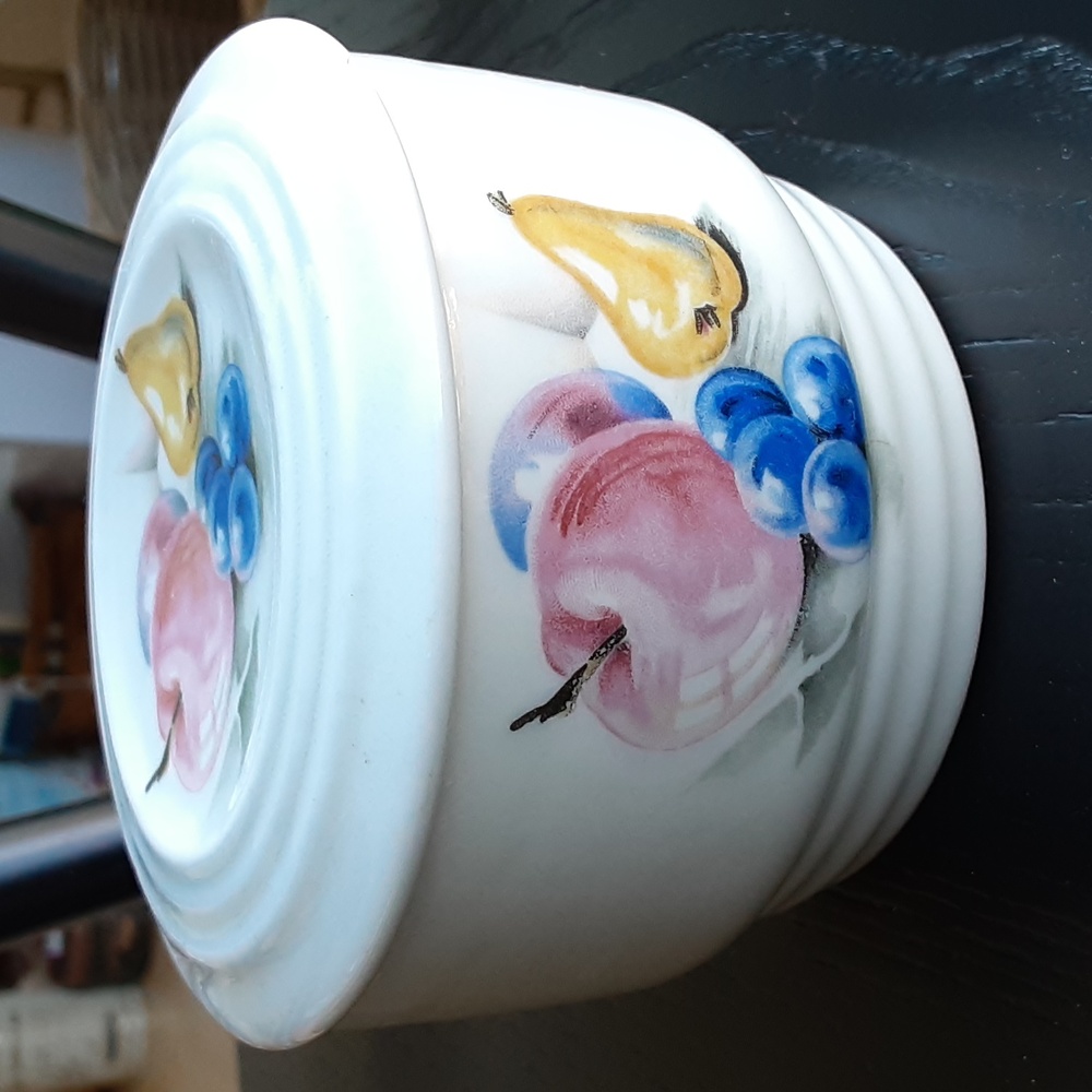 Knowles Utility Ware Refrigerator Bowl w/ Lid FRUITS Vintage